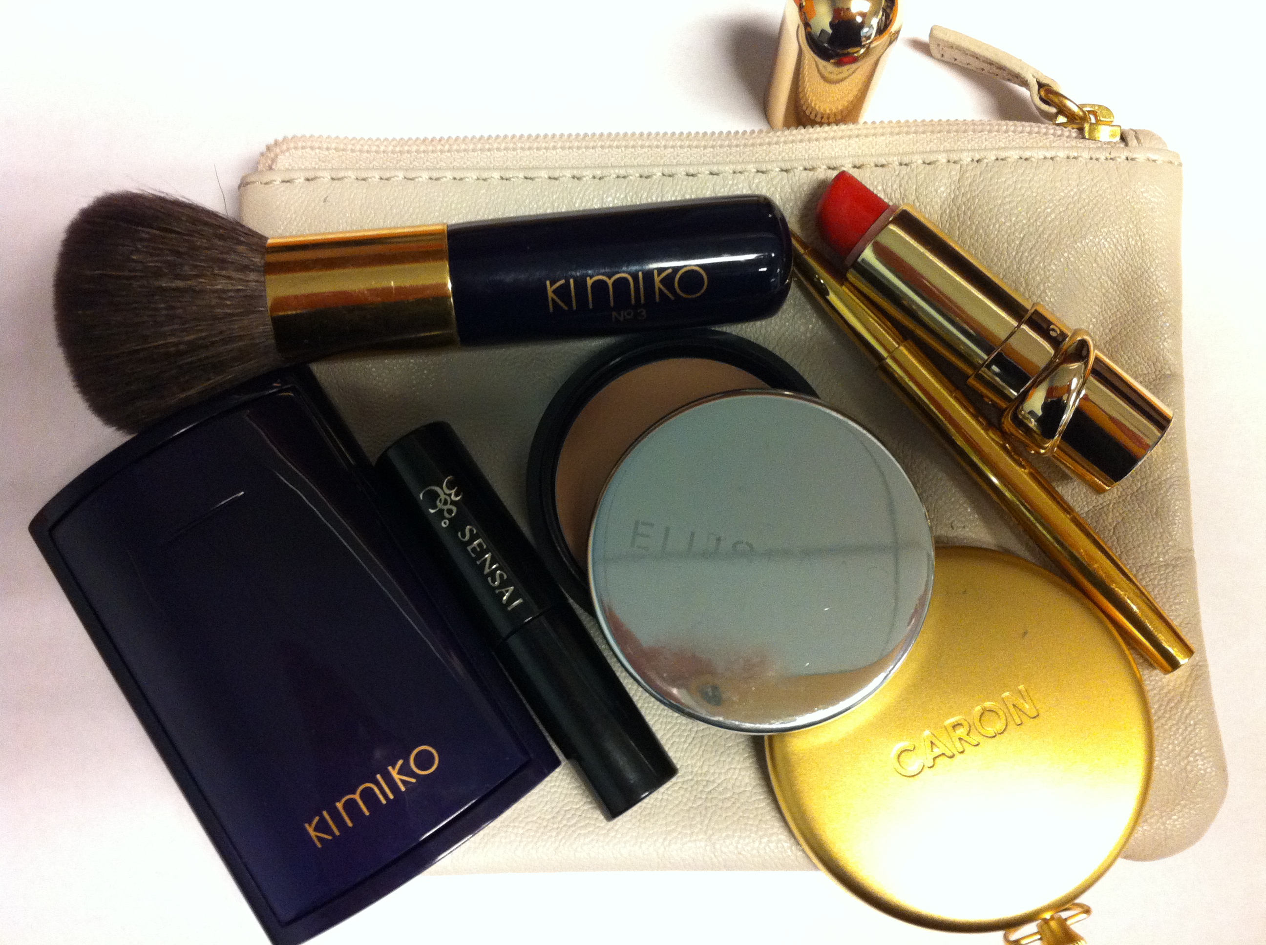 My Makeup Bag – Glamour Essentials